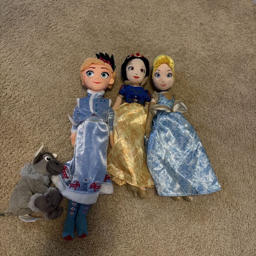 Disney/Disney store Snow White, Elsa, Sven & Cinderella plush dolls